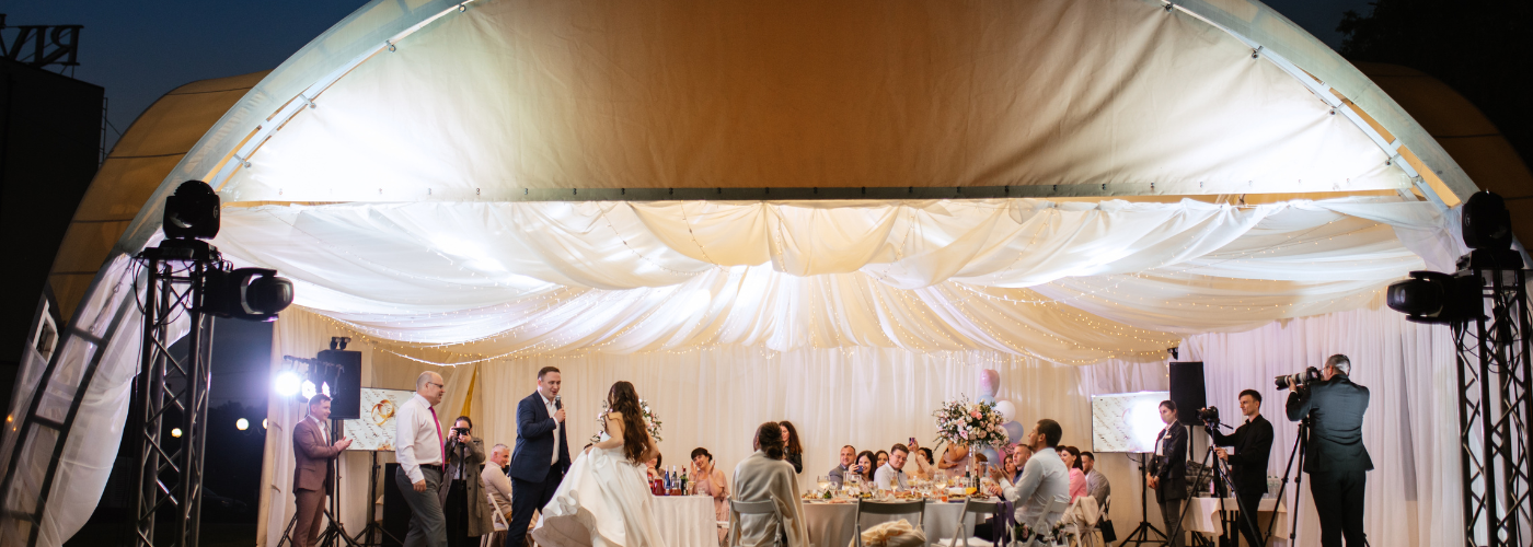 How to handle wedding guest list drama without losing friends