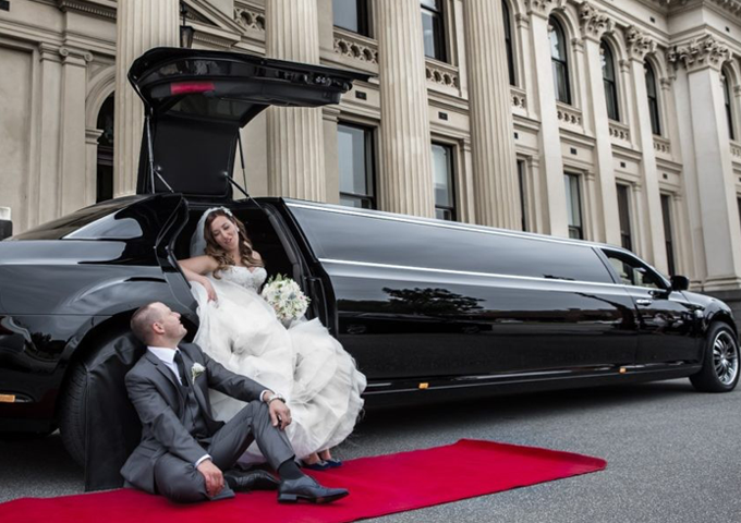 Luxury wedding car 2