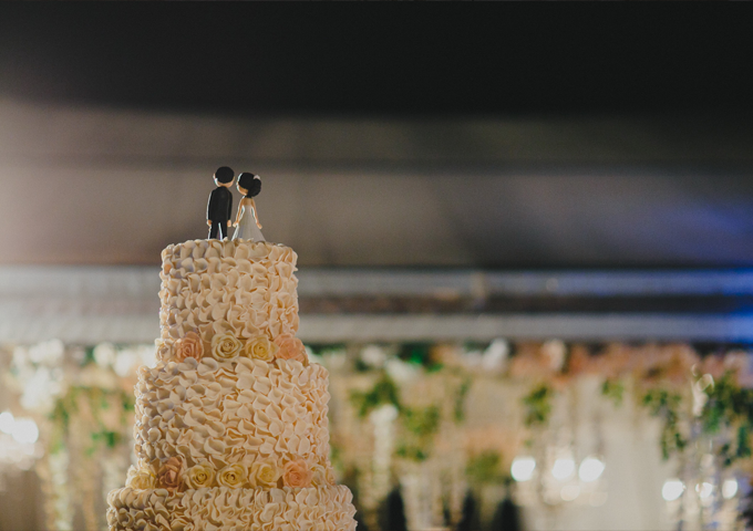Elegant tiered wedding cake